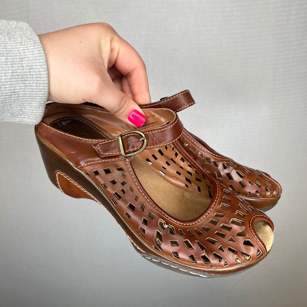 Bass Bergen Brown Mary Jane Wedge Peep Toe Cutout Sandals Womens 7.5M R4139